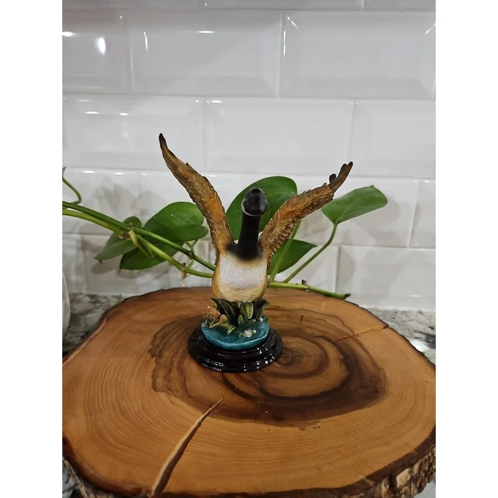 Canadian Goose In Marsh nicer Ready For Flight Figurine 5.25